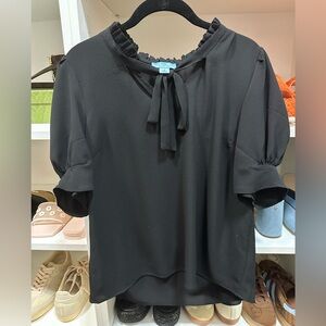 Like New CeCe Tie-front Short/sleeve blouse in Black size M